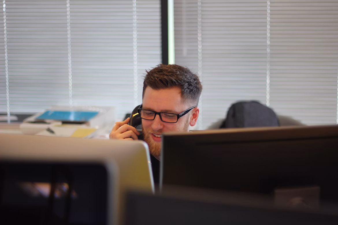 AI Can Answer Your Phone. It Can’t Chase Your Leads. Here’s the Difference.